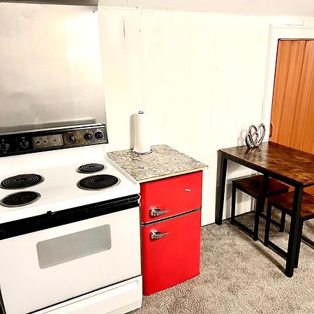 Two Bedroom Villa Studio With Fireplace & Living Room デトロイト エクステリア 写真