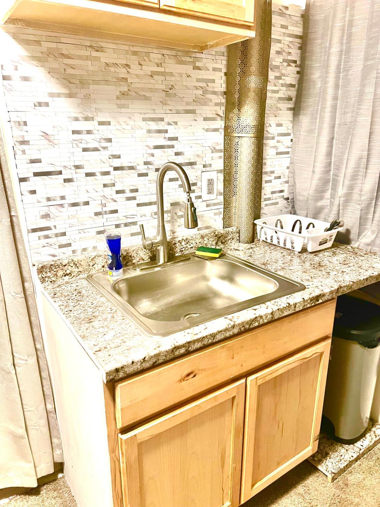 Two Bedroom Villa Studio With Fireplace & Living Room デトロイト エクステリア 写真