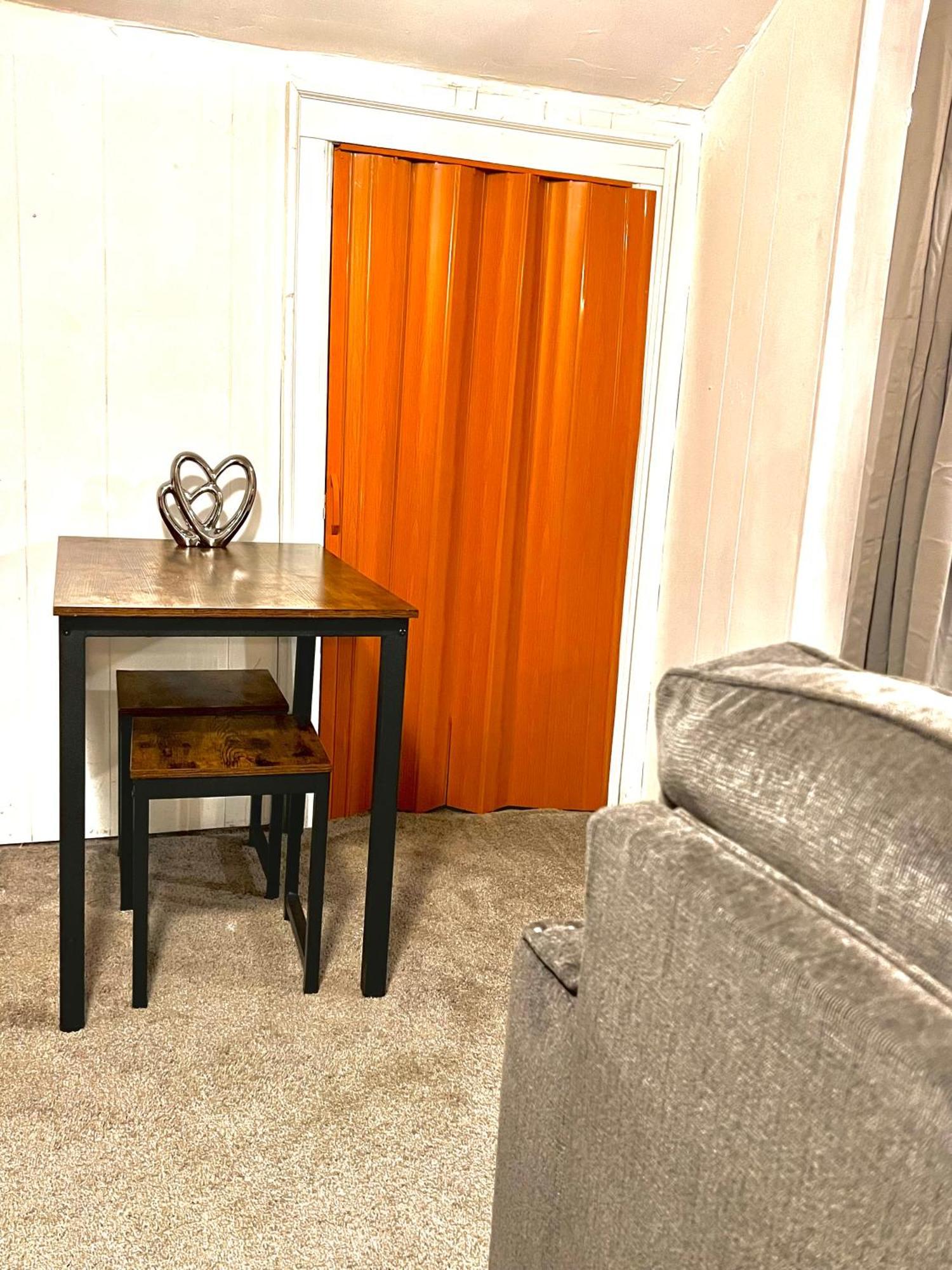 Two Bedroom Villa Studio With Fireplace & Living Room デトロイト エクステリア 写真